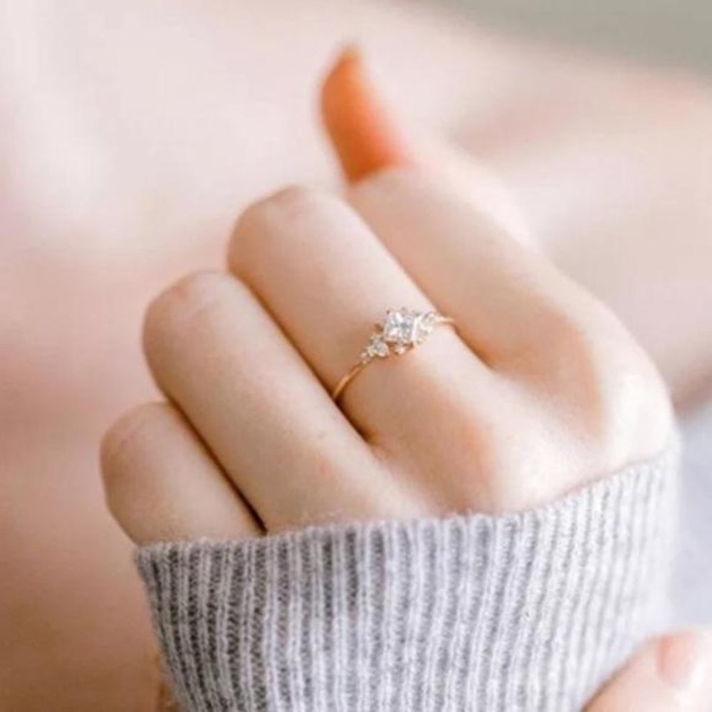 NEW GORGEOUS SAPPHIRE 18K WHITE RING, CUTE RING, SHINY RING. - Picture 2 of 4